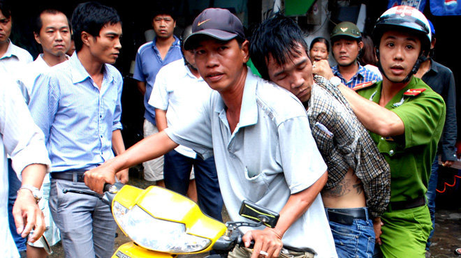 #5 cách ứng phó khi bị cướp giật trên đường cực hữu hiệu 2 cách ứng phó khi bị cướp giật trên đường 2