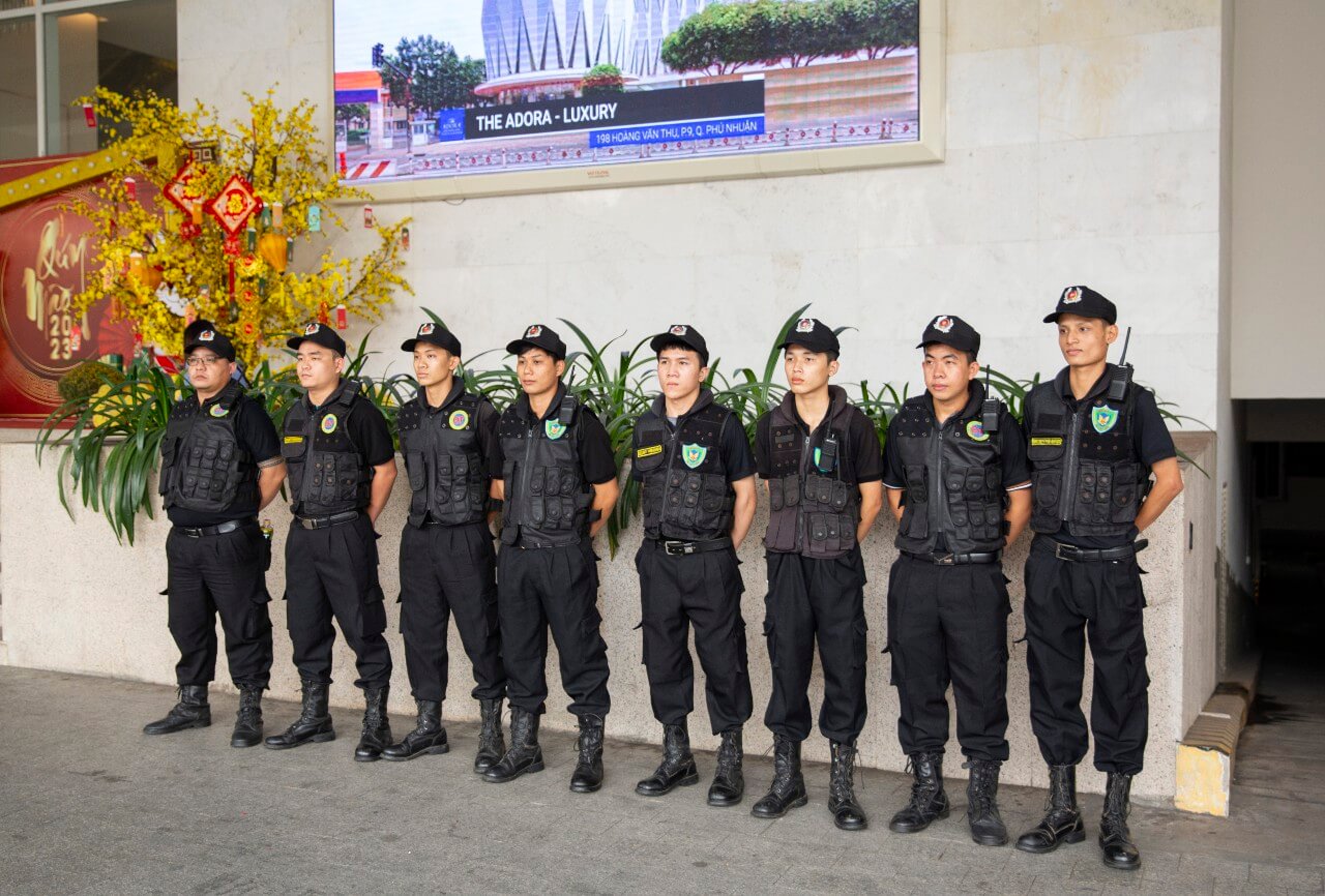 Đội ngũ bảo vệ chuyên nghiệp giúp nâng cao sự an tâm nơi khách hàng Đội ngũ bảo vệ chuyên nghiệp giúp nâng cao sự an tâm nơi khách hàng