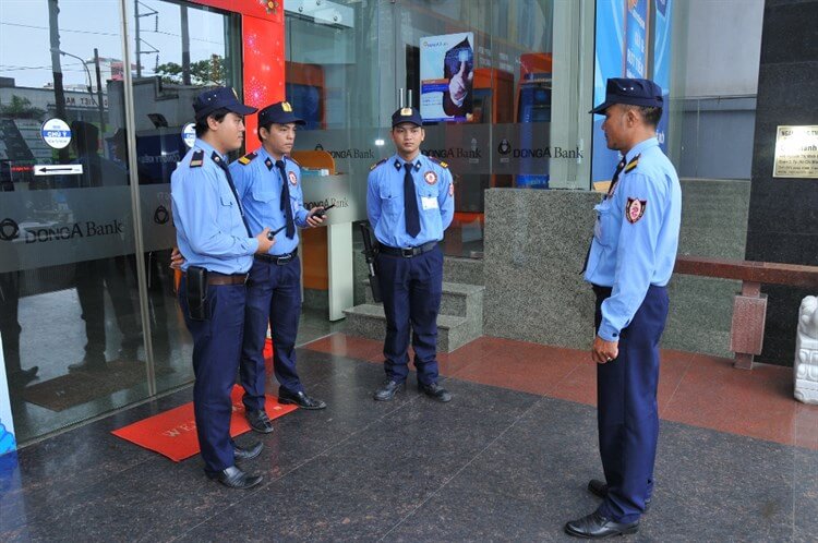Nhân viên bảo vệ Kubet chuyên nghiệp và nghiêm túc thực hiện nhiệm vụ Công ty dịch vụ bảo vệ tại huyện Vạn Ninh 4