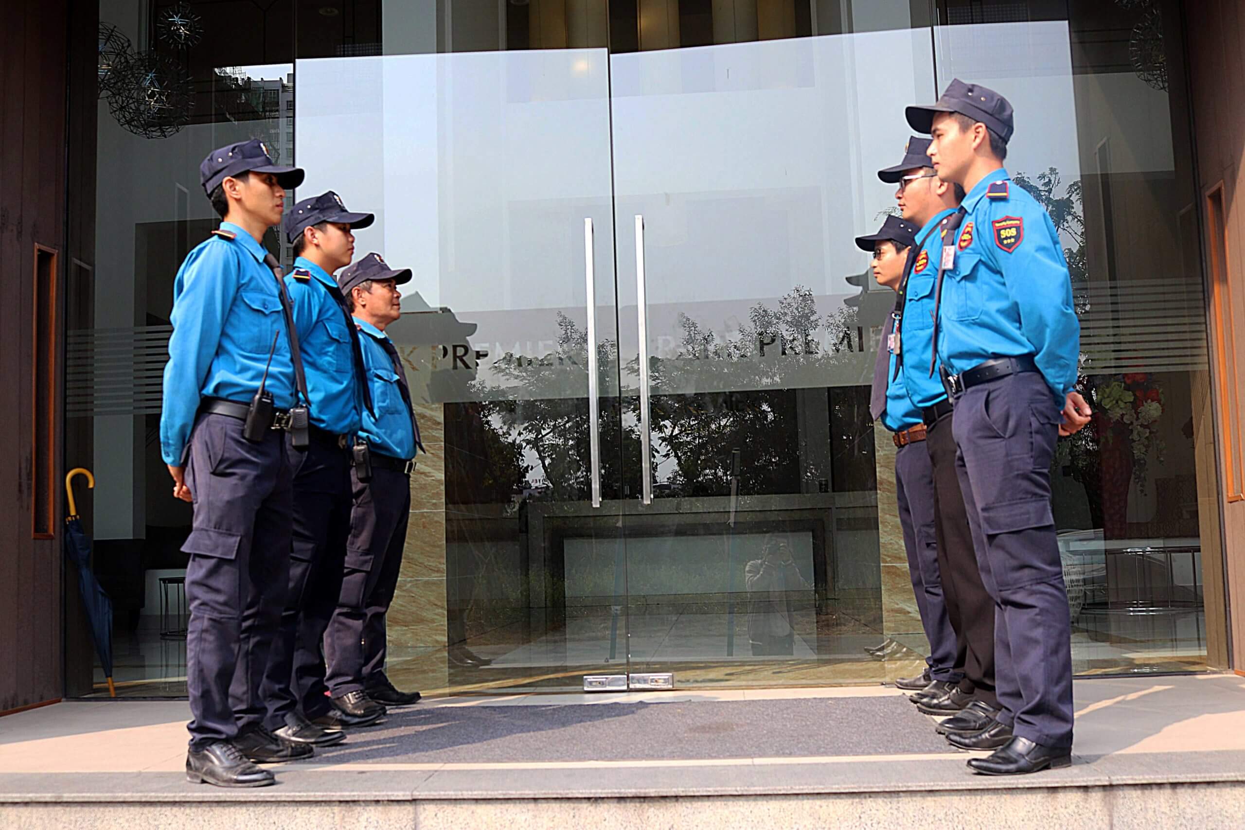 Hình ảnh bảo vệ chuyên nghiệp quen thuộc tại mỗi công ty, doanh nghiệp Công ty dịch vụ bảo vệ tại Thốt Nốt 1