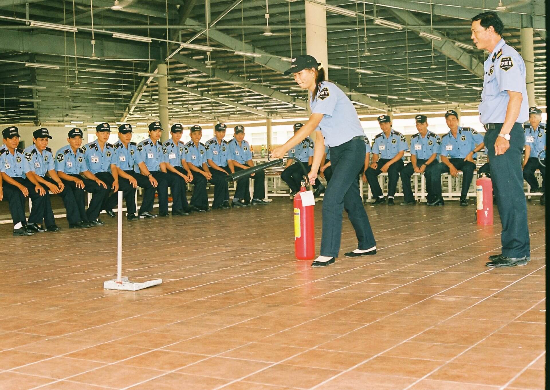 Đội ngũ bảo vệ phải được huấn luyện về kỹ năng phòng cháy chữa cháy Đội ngũ bảo vệ phải được huấn luyện về kỹ năng phòng cháy chữa cháy